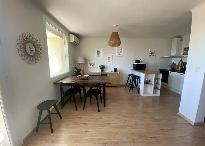 Vue Au Coeur De La Corniche *